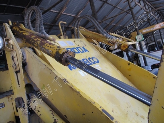 รถตักล้อยาง  ยี่ห้อ KOBELCO  LK300A