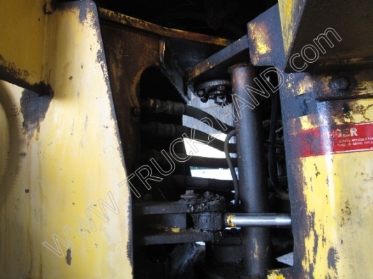 รถตักล้อยาง  ยี่ห้อ KOBELCO  LK300A