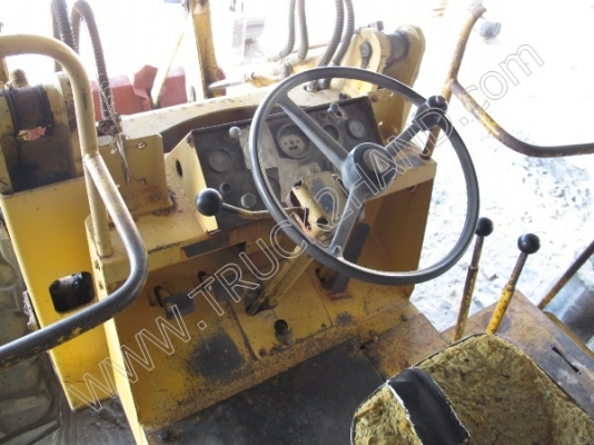 รถตักล้อยาง  ยี่ห้อ KOBELCO  LK300A