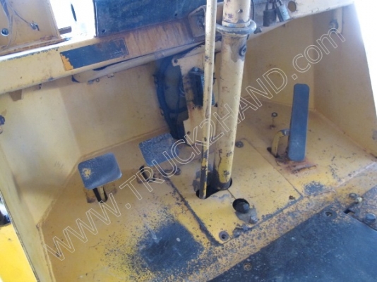 รถตักล้อยาง  ยี่ห้อ KOBELCO  LK300A