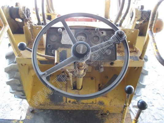 รถตักล้อยาง  ยี่ห้อ KOBELCO  LK300A