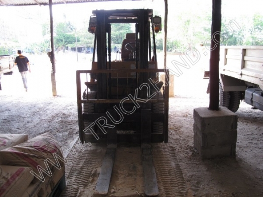 รถฟอร์คลิฟต์ ยี่ห้อ TCM  ยกได้ 3 ตัน