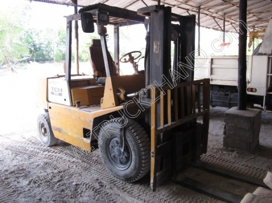 รถฟอร์คลิฟต์ ยี่ห้อ TCM  ยกได้ 3 ตัน