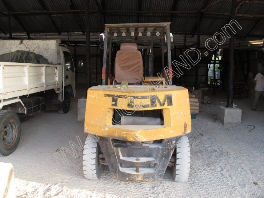 รถฟอร์คลิฟต์ ยี่ห้อ TCM  ยกได้ 3 ตัน