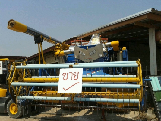 ขายรถเกี่ยวชาญเจริญอุ้ม 2.2 ตัวเดิน10 ปั้มไดกิ้นคู่ เครื่องISUZU 270แรง