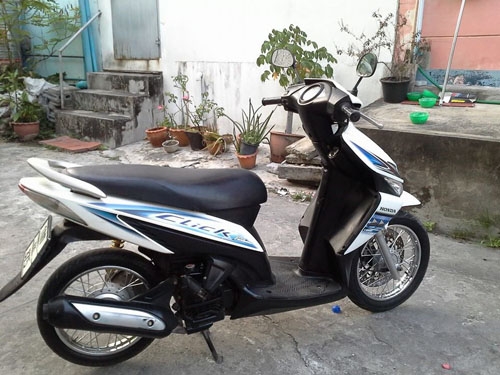 Click ปี 50 สีขาว ฟ้า รถบ้านเดิมๆ เครื่องดีมาก แน่นๆ ไม่หอน ไม่ดัง เอกสารครบ