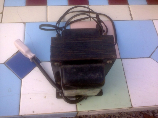 หม้อแปลง  220 โวลล์ ออก 110   โวลล์