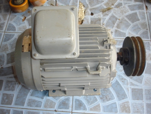 ขายมอเตอร์ hitachi 3hp ไฟ 3 สาย 220v,380v 1430 รอบ