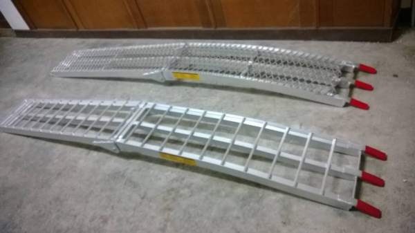 บันไดขนรถมอเตอร์ไซค์มีแค่ 2 ชิ้นสุดท้าย รับนํ้าหนักดีพับได้ไม่แพง