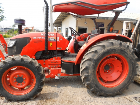 ขายแทรกเตอร์ คูโบต้า แม็กส์ รุ่น M7040 (ปีเกิน) พร้อมราคา และ โปรโมชั่นสุดพิเศษ