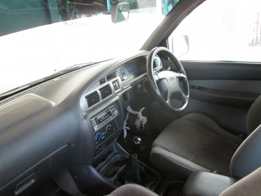 ขายฟอร์ด 4 ประตู  กระจกไฟฟ้า  เกียร์ธรรมดา