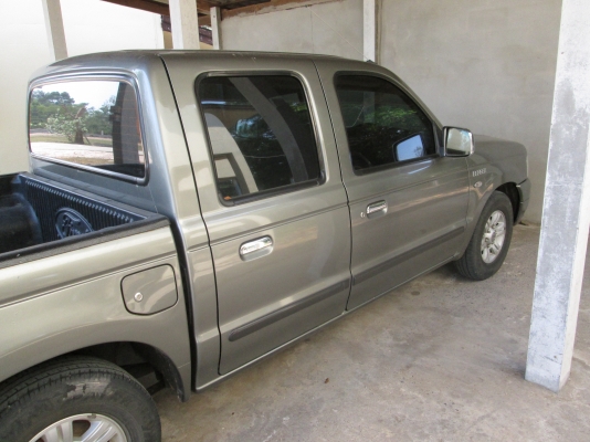 ขายฟอร์ด 4 ประตู  กระจกไฟฟ้า  เกียร์ธรรมดา