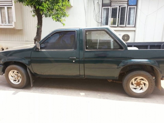 นิสสัน บิ๊กเอ็ม ฝาแดง