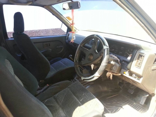 นิสสัน บิ๊กเอ็ม ฝาแดง