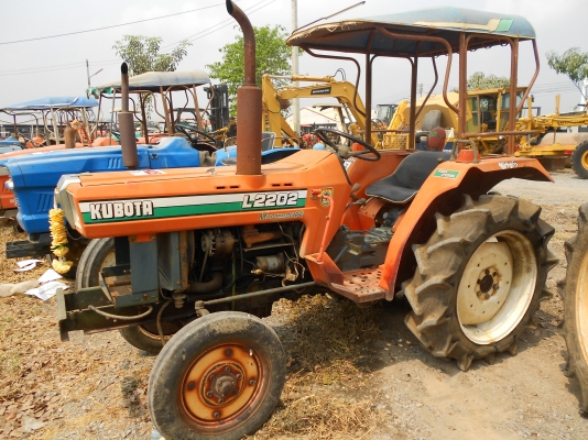 ขายแทรกเตอร์ คูโบต้า รุ่น L2201,L2202,L2601,(เก่าไทย) มือสอง