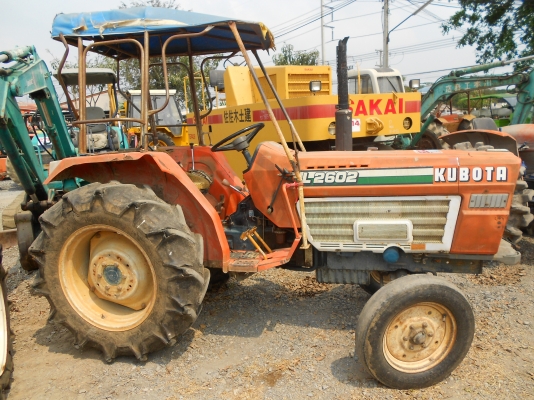 ขายแทรกเตอร์ คูโบต้า รุ่น L2201,L2202,L2601,(เก่าไทย) มือสอง