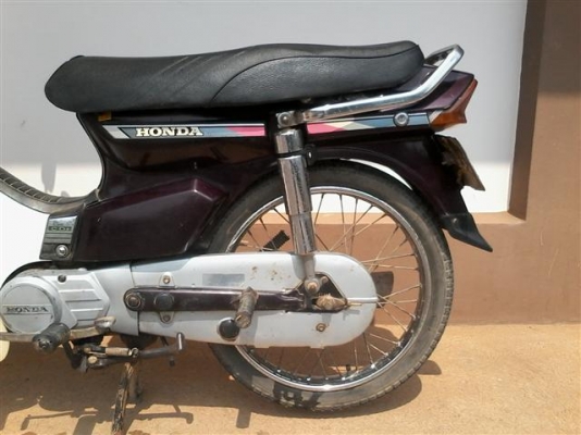 ขายดรีมตูดเป็ดหรือโฉมคุรุสภาทะเบียนพร้อมโอนภาษีขาดเกิน 3 ปี ขาย 9900 บาท