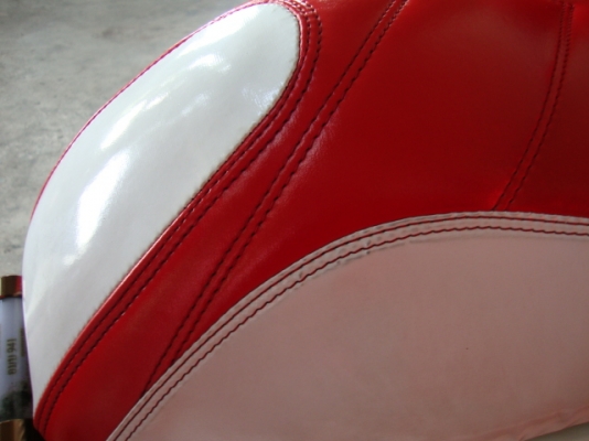 ขายเบาะ VIP สีขาว + แดง สภาพดีมาก PCX 150 ราคา 1000.- ขายเบาะ VIP สีขาว + แดง สภาพดีมาก PCX 150 ราคา 1000.-
