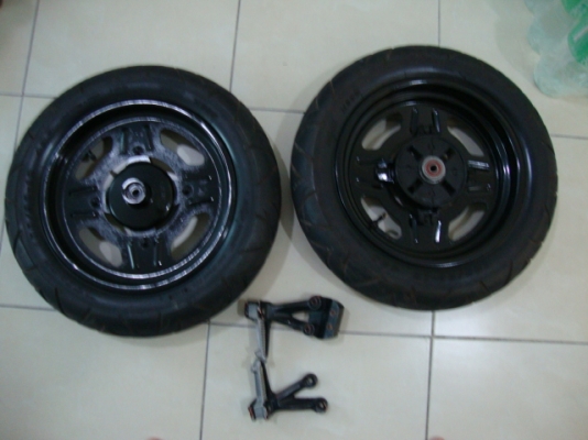 ขายล้อแม็ก ksr ตัวเก่า สภาพดี สีดำเงา ราคา 1500.- ขายล้อแม็ก ksr ตัวเก่า สภาพดี สีดำเงา ราคา 1500.-