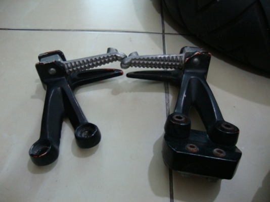 ขายล้อแม็ก ksr ตัวเก่า สภาพดี สีดำเงา ราคา 1500.- ขายล้อแม็ก ksr ตัวเก่า สภาพดี สีดำเงา ราคา 1500.-