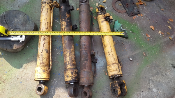 กระบอกแบคโฮเล็ก