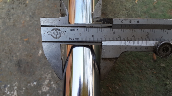 กระบอกแบคโฮเล็ก