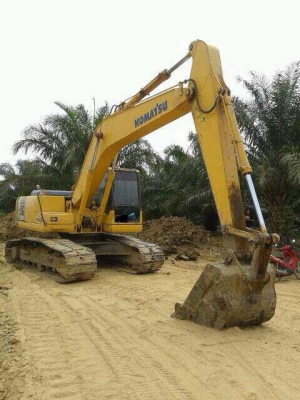 ขายด่วน!!! KOMATSU PC200-7 พร้อมใช้ เอกสารเล่มทะเบียนค่ะ