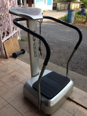 เครื่องออกกำลังกาย แบบยืนสั่น Crazy Fitmassage เครื่องออกกำลังกาย แบบยืนสั่น Crazy Fitmassage