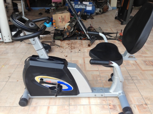 เครื่องออกกำลังกาย แบบจักรยานนั่งปั่น