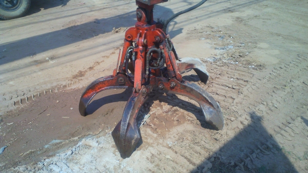 รถแบคโฮ KOBELCO  K907 B ขนาดเท่า CAT E200 ติดหัวคีบเหล็ก รถราคาประหยัด ชอบราคาเท่าไรต่อรองได้ครับ