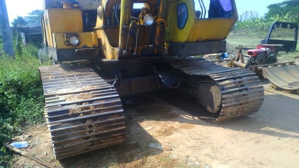 รถแบคโฮ KOBELCO  K907 B ขนาดเท่า CAT E200 ติดหัวคีบเหล็ก รถราคาประหยัด ชอบราคาเท่าไรต่อรองได้ครับ