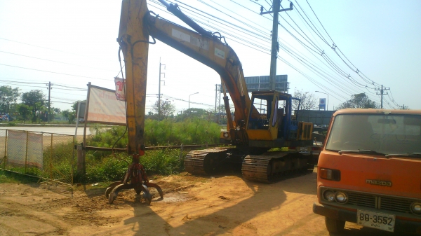 รถแบคโฮ KOBELCO  K907 B ขนาดเท่า CAT E200 ติดหัวคีบเหล็ก รถราคาประหยัด ชอบราคาเท่าไรต่อรองได้ครับ