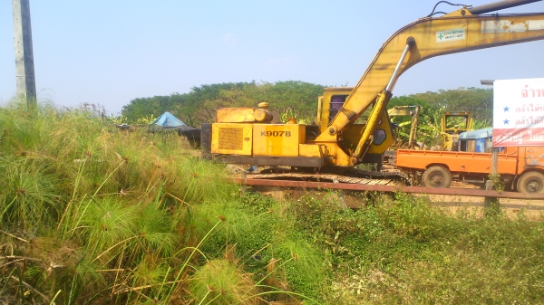 รถแบคโฮ KOBELCO  K907 B ขนาดเท่า CAT E200 ติดหัวคีบเหล็ก รถราคาประหยัด ชอบราคาเท่าไรต่อรองได้ครับ