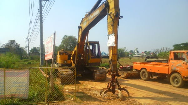 รถแบคโฮ KOBELCO  K907 B ขนาดเท่า CAT E200 ติดหัวคีบเหล็ก รถราคาประหยัด ชอบราคาเท่าไรต่อรองได้ครับ