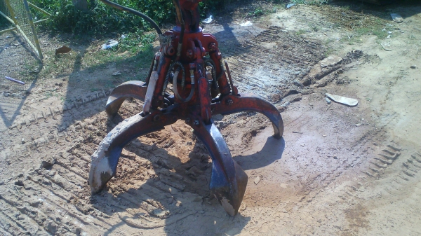 รถแบคโฮ KOBELCO  K907 B ขนาดเท่า CAT E200 ติดหัวคีบเหล็ก รถราคาประหยัด ชอบราคาเท่าไรต่อรองได้ครับ