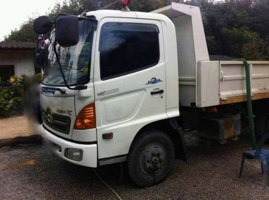 รถฮีโน่ 6 ล้อดั้ม 150 แรงม้า. ปี 50. ( รถวิ่ง 2xx,xxx กม. ) สนใจติดต่อ 081 - 6079515 รถฮีโน่ 6 ล้อดั้ม 150 แรงม้า. ปี 50. ( รถวิ่ง 2xx,xxx กม. ) สนใจติดต่อ 081 - 6079515