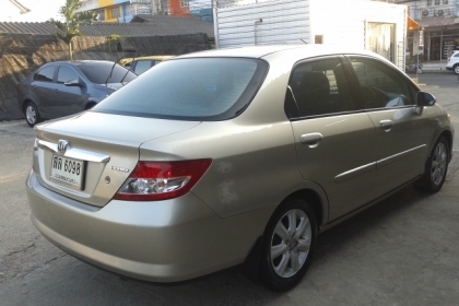 ขายรถบ้านสวยๆปี03 HONDA CITY1.5 E i-DSI(เกียรฺออโต้)ถุงลมเบครABSตัวท๊อบสุด(มีประกันชั้น1)วิ่งน้อย