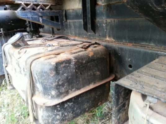 รถมิตซู 10 ล้อดั้ม FN527 - TF  220 แรงม้า.  ปี 40   สนใจติดต่อ 081 - 6079515