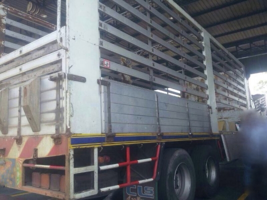 รถอีซูซุ 10 ล้อ รั้ว FVM 240 แรงม้า. ปี 55  สนใจติดต่อ 081 - 6079515
