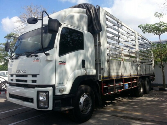 รถอีซูซุ 10 ล้อ รั้ว FVM 240 แรงม้า. ปี 55  สนใจติดต่อ 081 - 6079515