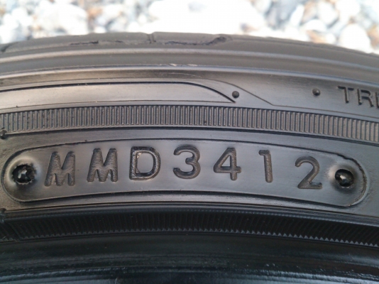 ขายยาง NITTO 235/35R19 MADE IN JAPAN ยางสัปดาห์ที่34 ปี12 ดอกยางเท่ากัน (ไม่มีปะ) จำนวน 1 คู่