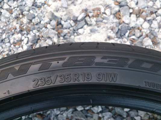 ขายยาง NITTO 235/35R19 MADE IN JAPAN ยางสัปดาห์ที่34 ปี12 ดอกยางเท่ากัน (ไม่มีปะ) จำนวน 1 คู่