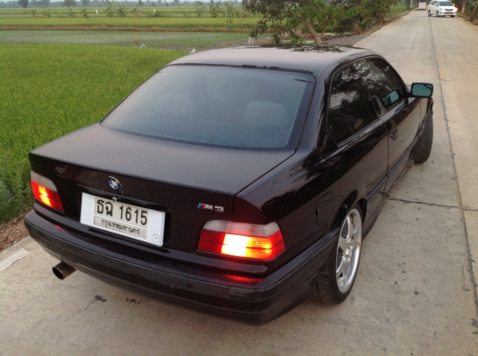 BMW e36 coupe 320 is