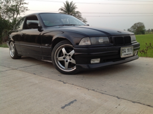 BMW e36 coupe 320 is