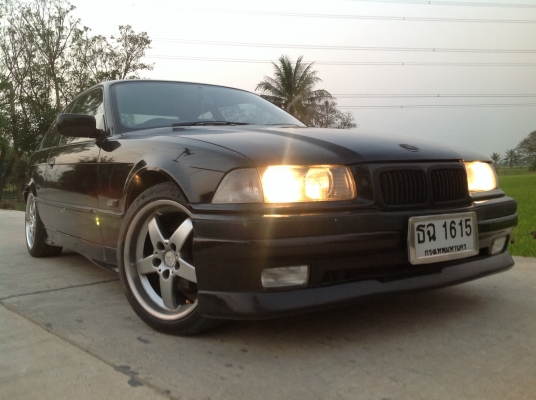 BMW e36 coupe 320 is