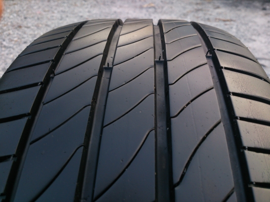 ขายยาง MICHELIN PRIMACY 205/55R16 ยางสัปดาห์ที่27 ปี13 ดอกยางสวยลึกเท่ากัน (ไม่มีปะ) จำนวน 1 ชุด
