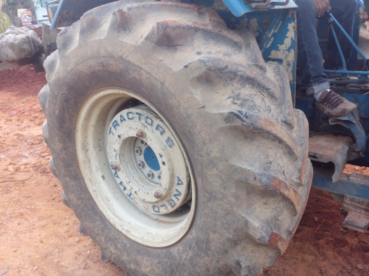 ขายรถไถ FORD 6610 2 เพลา 3 จาน 7 จาน ใบมีดดันหน้า ปั๊มกลม ไม่มีเอกสาร ราคา 420000