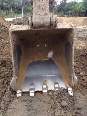 ขายด่วน !!! KOMATSU PC200-7 ขายด่วน !!! KOMATSU PC200-7