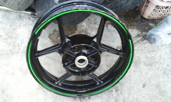 ขายแม็กหลังนินจา มีเท่าที่ไเห็นครับไม่ดุ้ง ครับ แต่มีรอยเจียพลาดครับ