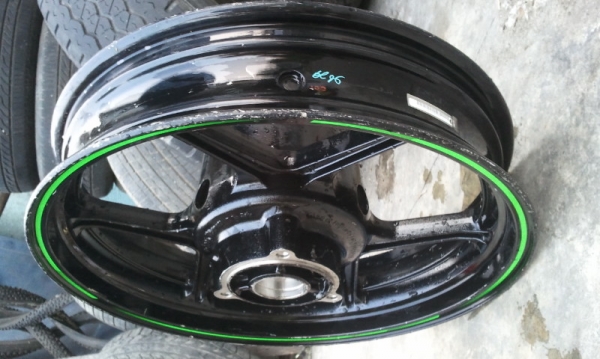 ขายแม็กหลังนินจา มีเท่าที่ไเห็นครับไม่ดุ้ง ครับ แต่มีรอยเจียพลาดครับ